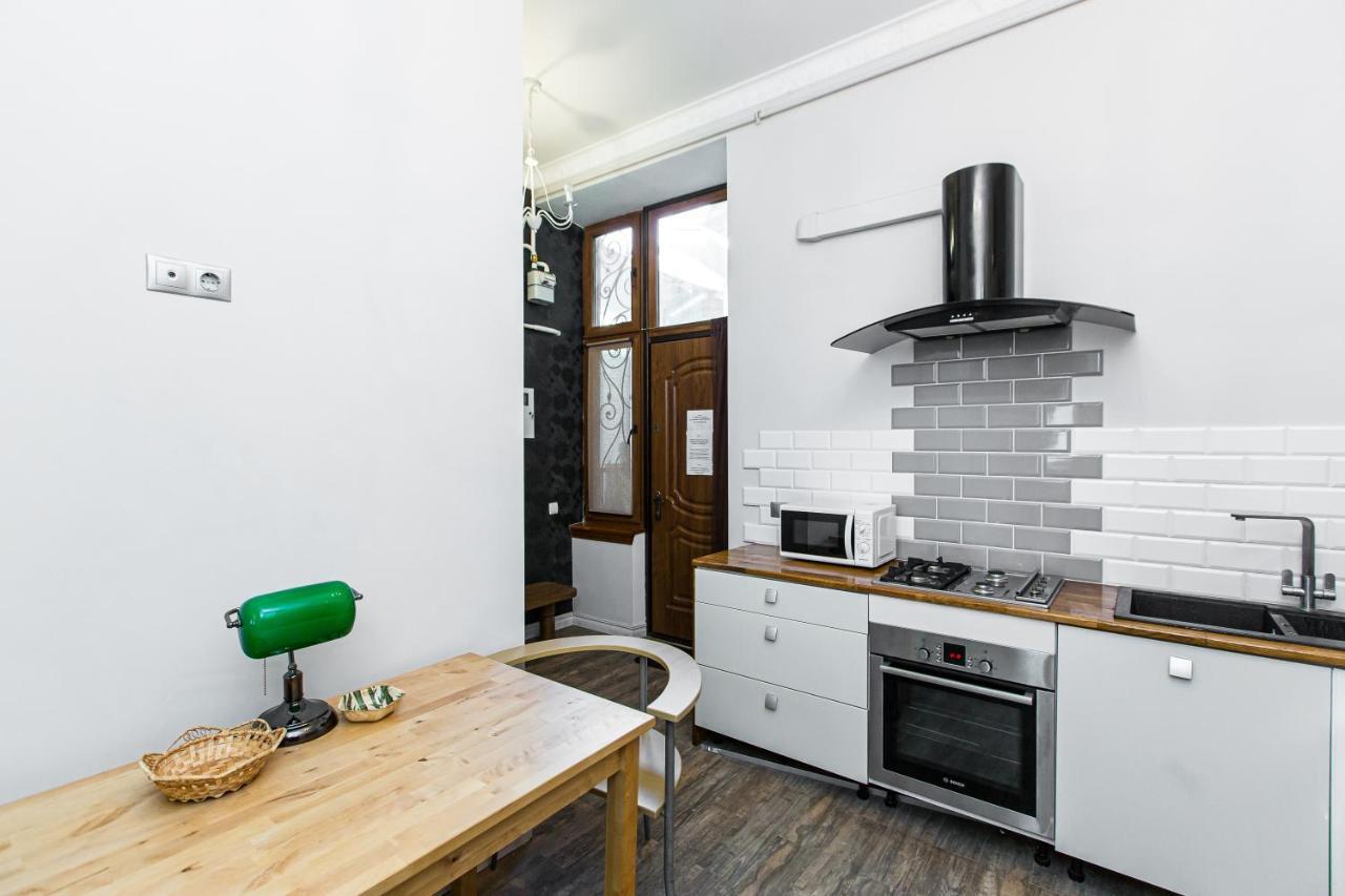 Австрійська Квартира В Центрі На Вулиці Михальчука 5 Leópolis Exterior foto