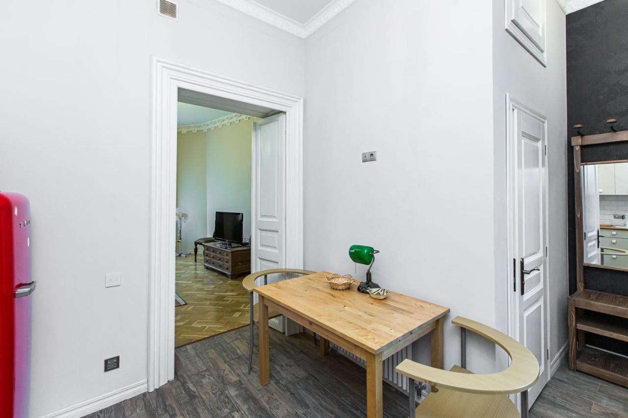 Австрійська Квартира В Центрі На Вулиці Михальчука 5 Leópolis Exterior foto