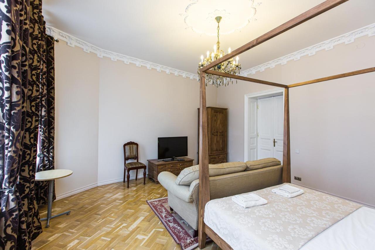 Австрійська Квартира В Центрі На Вулиці Михальчука 5 Leópolis Exterior foto