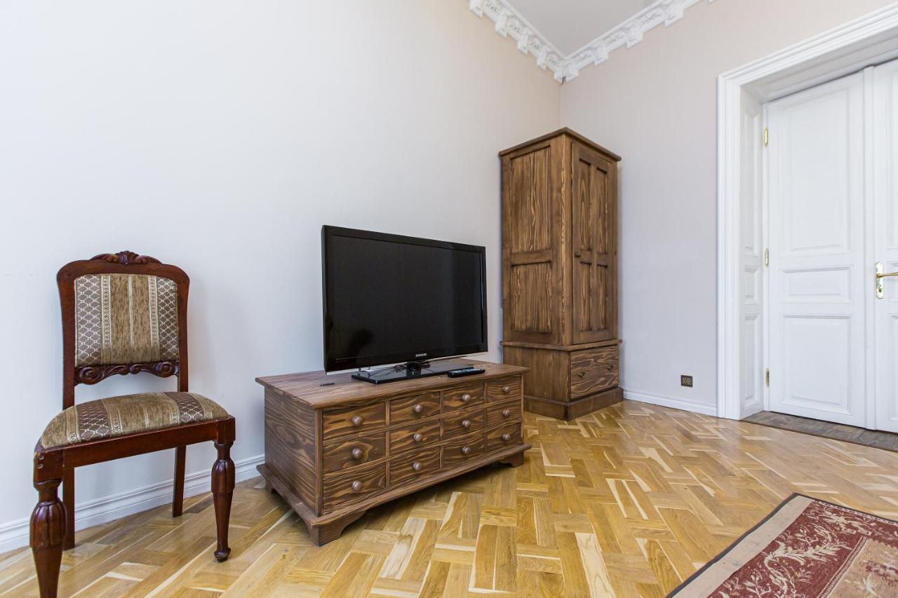 Австрійська Квартира В Центрі На Вулиці Михальчука 5 Leópolis Exterior foto